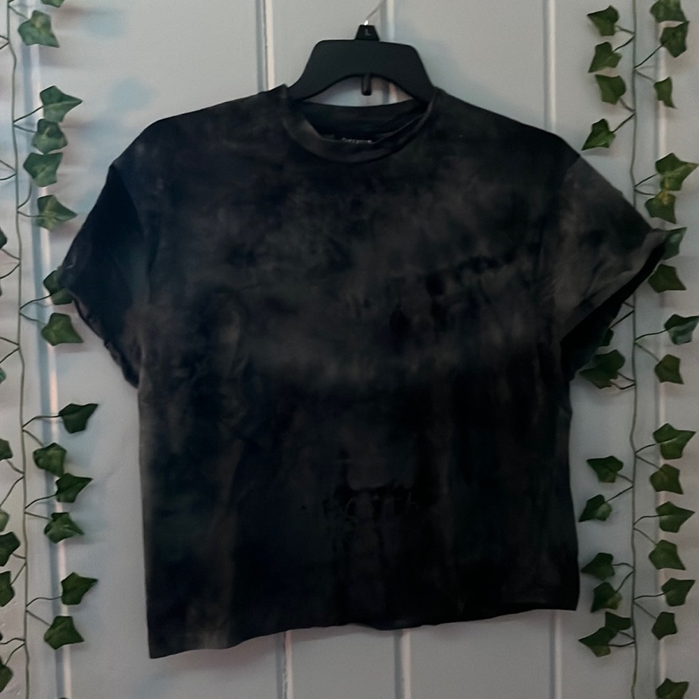 Black and dark grey, tie dye shirt! Size M